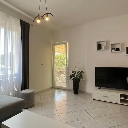 Ivona Apartment *