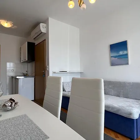 Ivona Apartment *